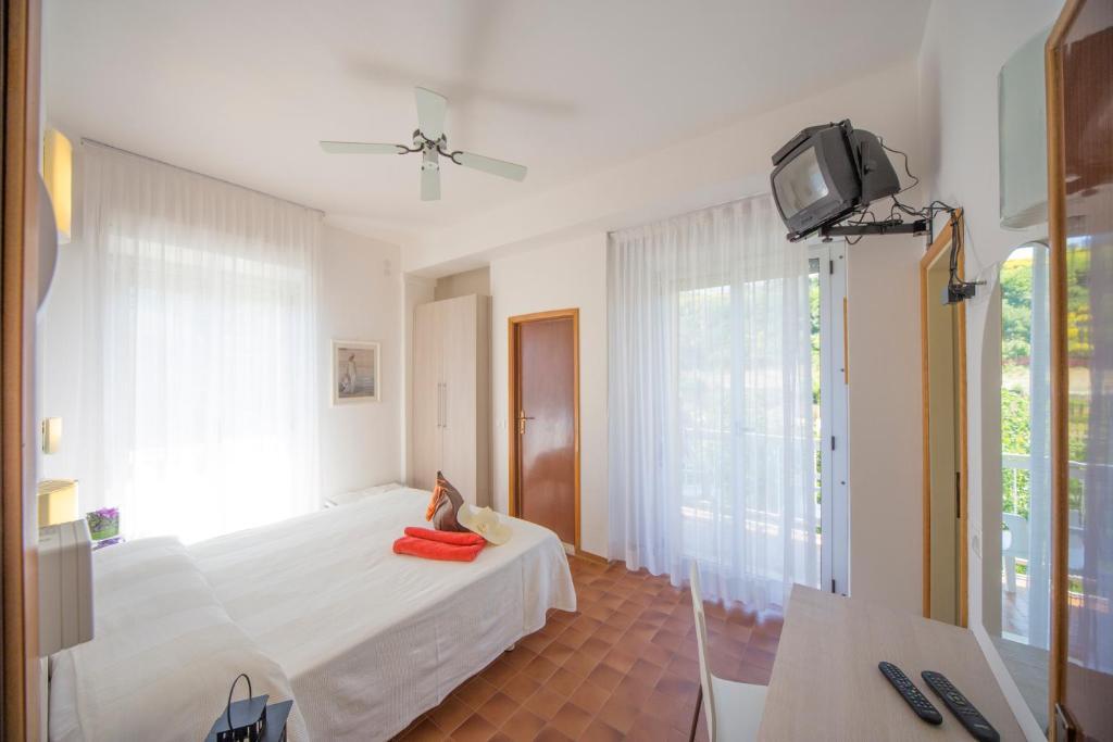 Hotel Adler Gabicce Mare Rum bild