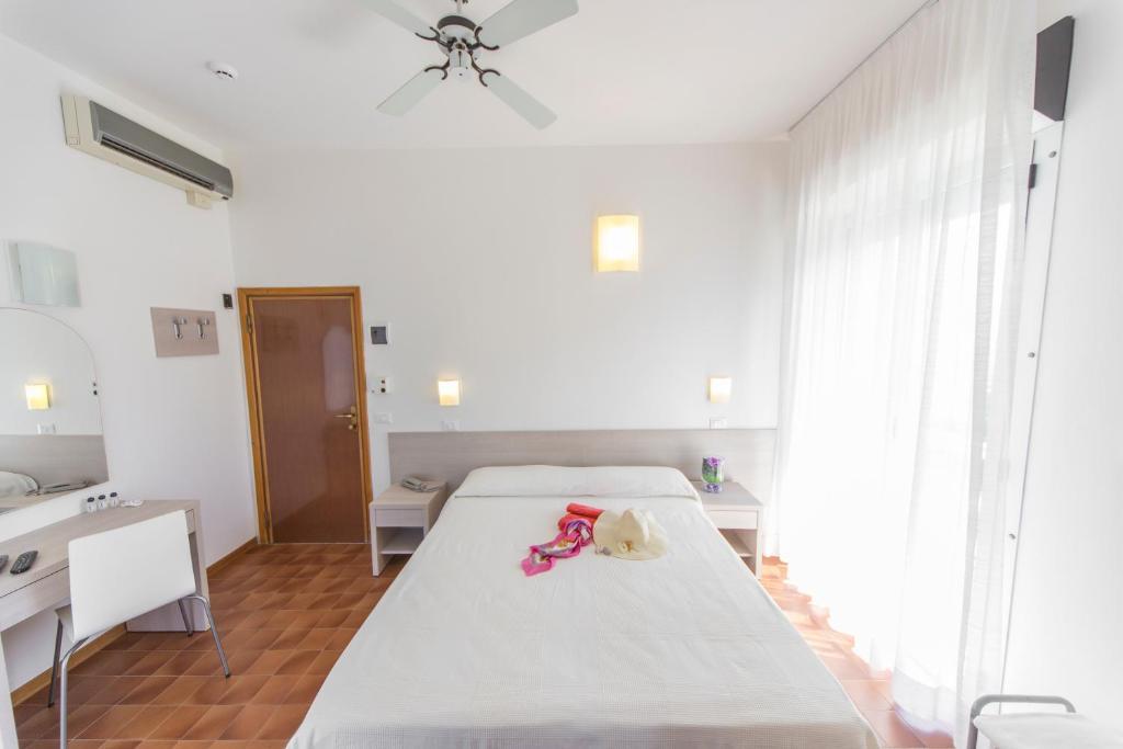 Hotel Adler Gabicce Mare Rum bild