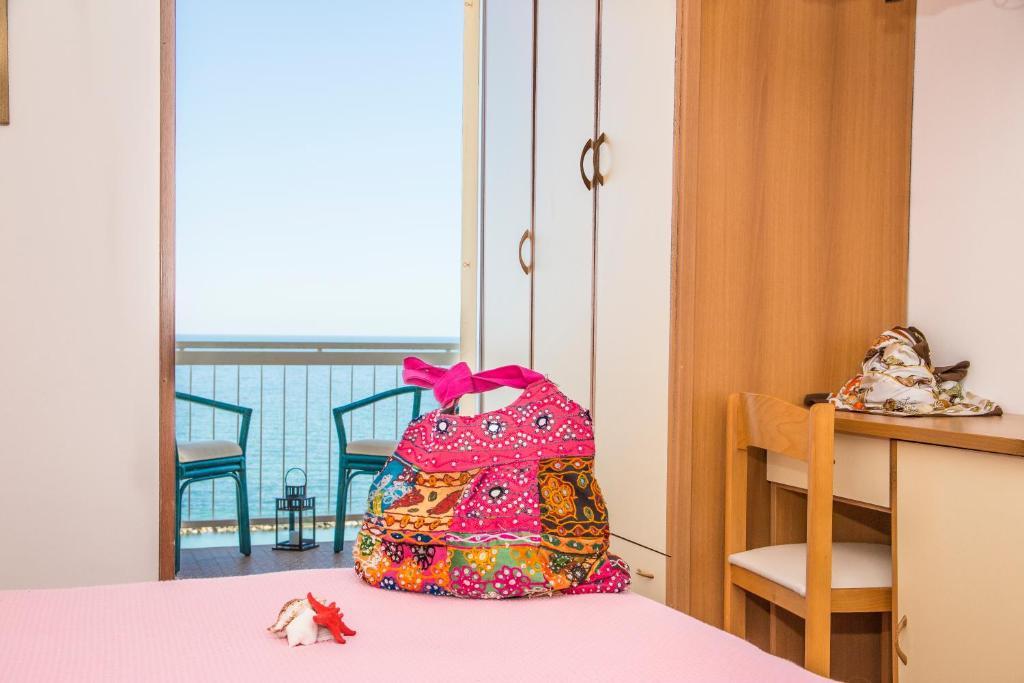 Hotel Adler Gabicce Mare Rum bild