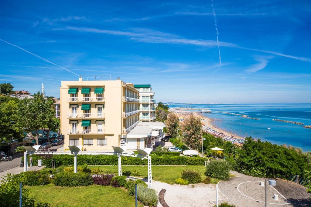Hotel Adler Gabicce Mare Exteriör bild