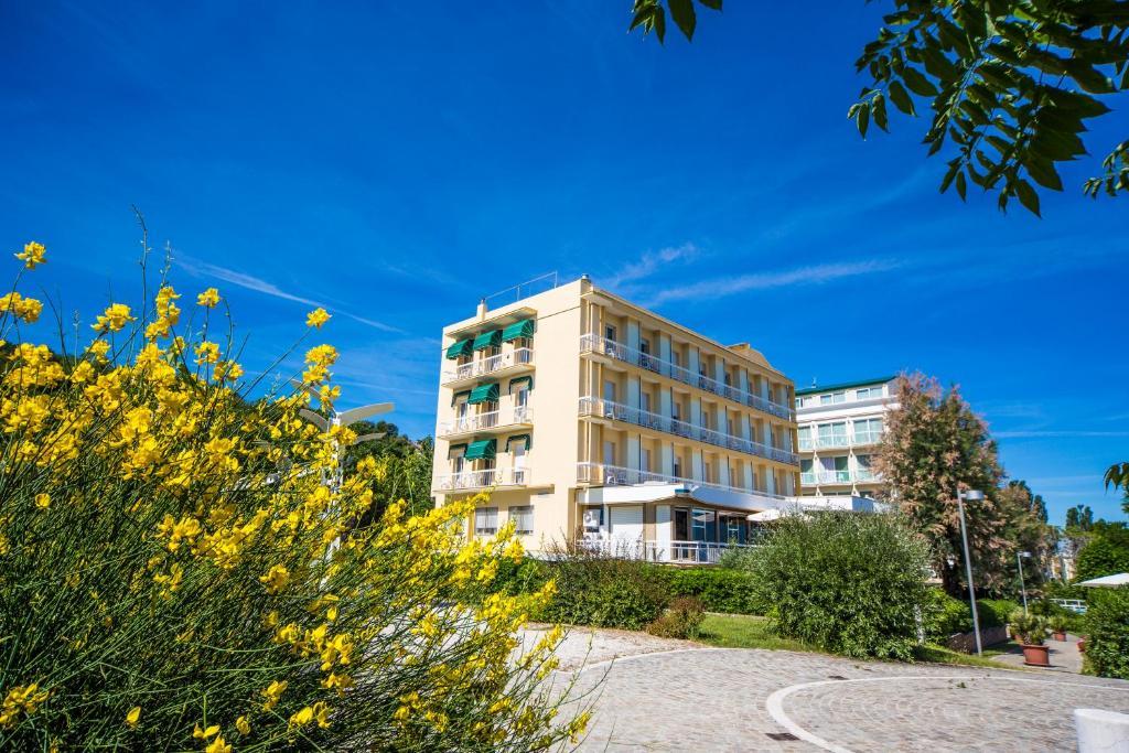 Hotel Adler Gabicce Mare Exteriör bild