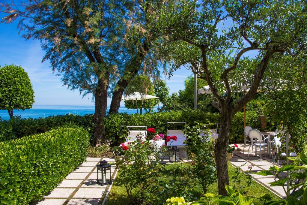 Hotel Adler Gabicce Mare Exteriör bild
