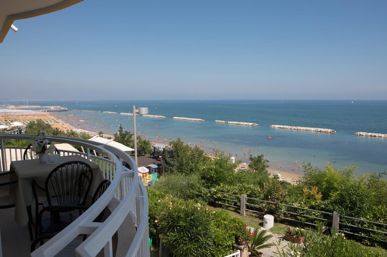 Hotel Adler Gabicce Mare Exteriör bild