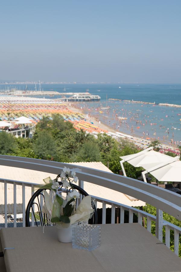 Hotel Adler Gabicce Mare Exteriör bild